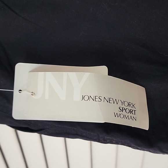 Jones New York black cargo shorts new with tag.drawstring adjust waist. Size 16W - Picture 4 of 5